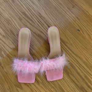 Barbie pink feathered shoes